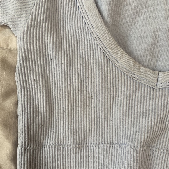 🤍2/$20🤍Garage Seamless top - Picture 4 of 5